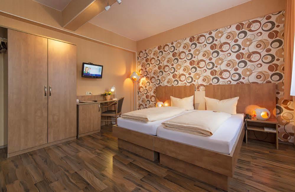 Arena Hotel เกลเซนเคียร์เคน ภายนอก รูปภาพ